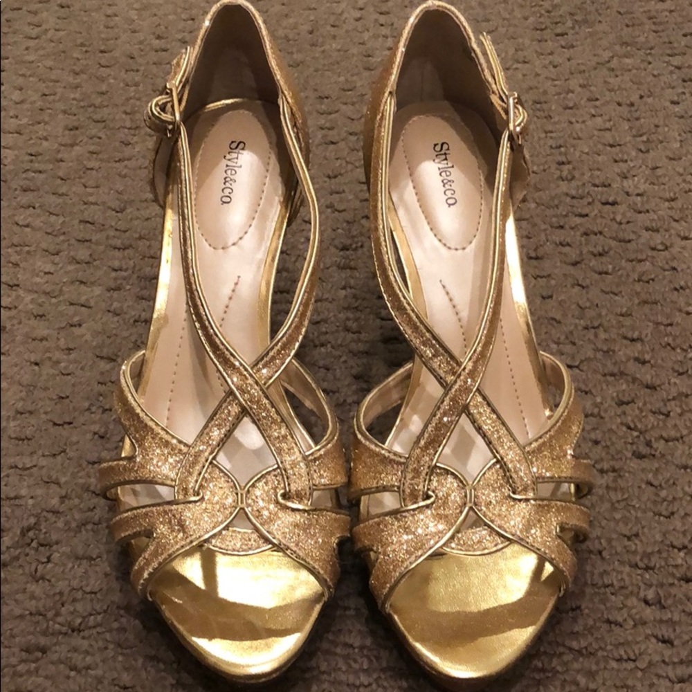 Gorgeous gold heels